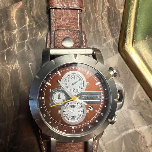 Barely worn men’s Fossil Watch.  In excellent condition. - Picture 3 of 7